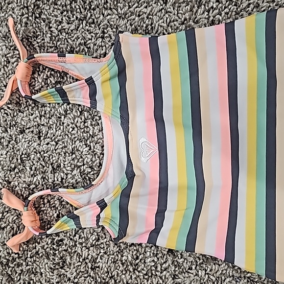 Roxy swimsuit size 2 - Picture 5 of 6